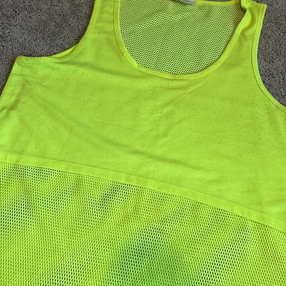 Jessica Simpson workout tank top - Picture 3 of 9